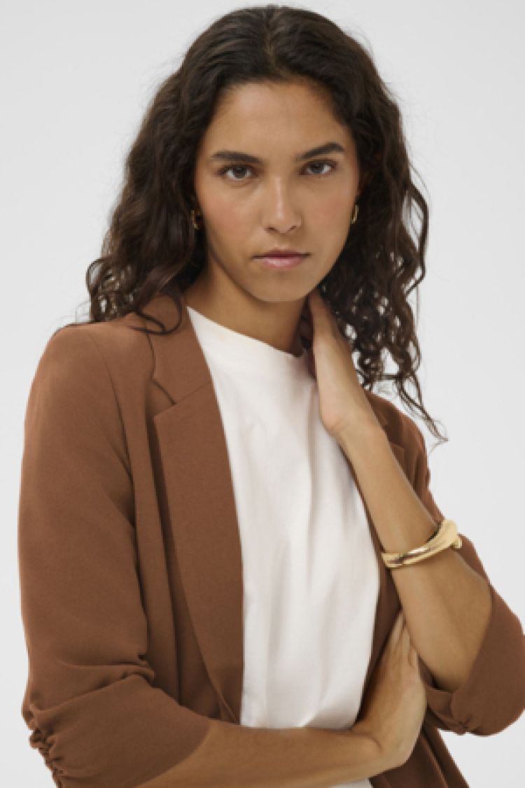 Soaked In Luxury 2152  Bruin