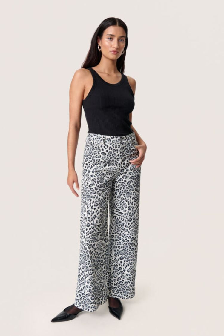 Soaked In Luxury  30408332 Leopard