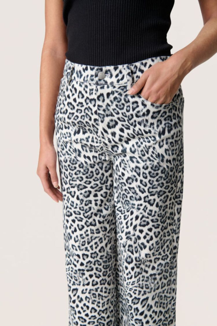 Soaked In Luxury 17459  Leopard