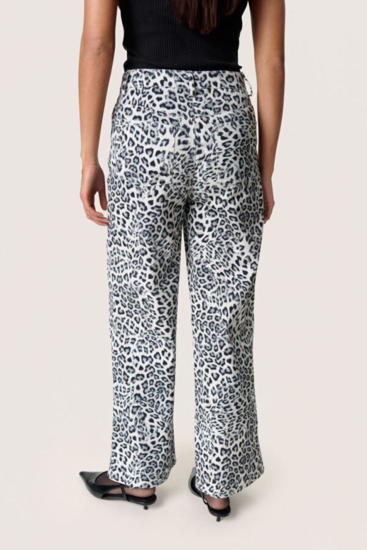 Soaked In Luxury 17459  Leopard