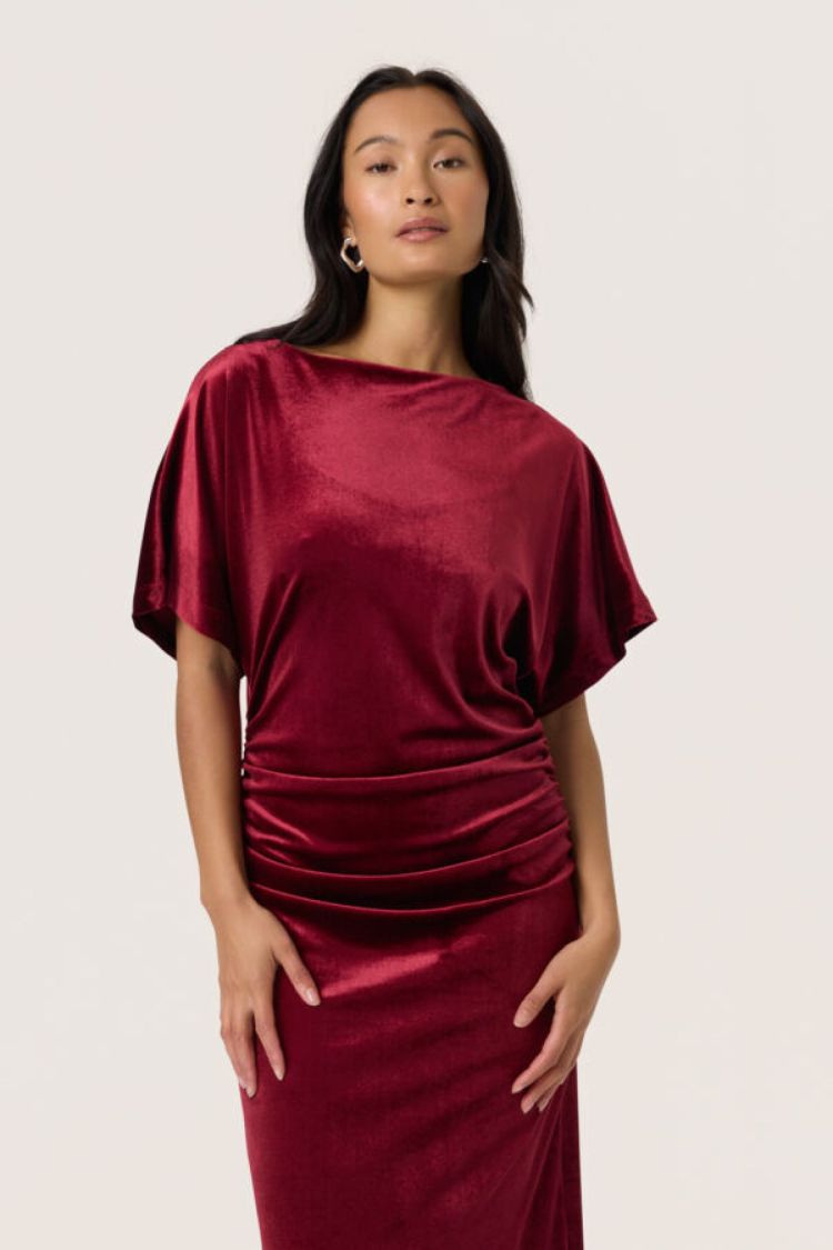 Soaked In Luxury 17956  Rood