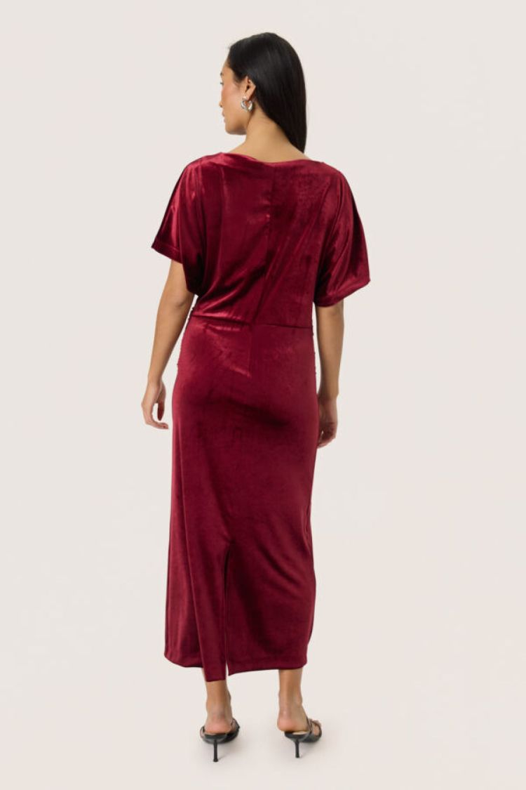 Soaked In Luxury 17956  Rood