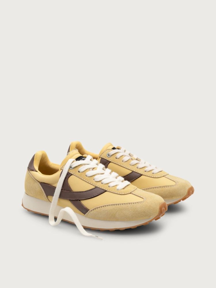 Boax Studio 18557  Geel