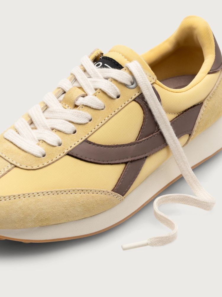 Boax Studio 18557  Geel