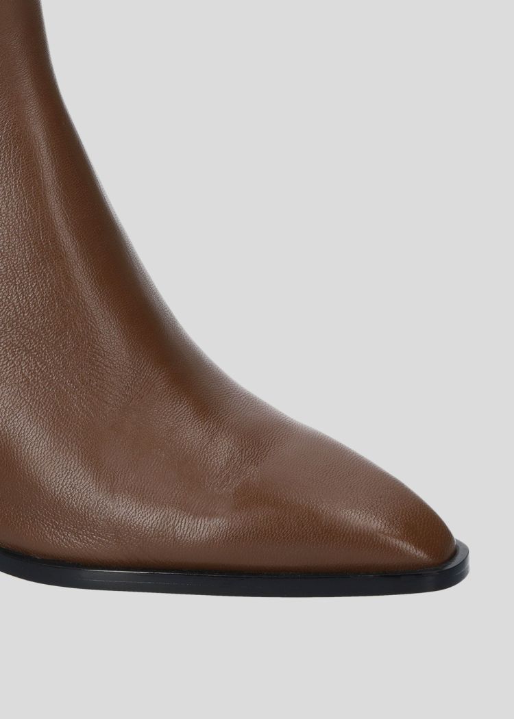 Lola Cruz 17620  Bruin