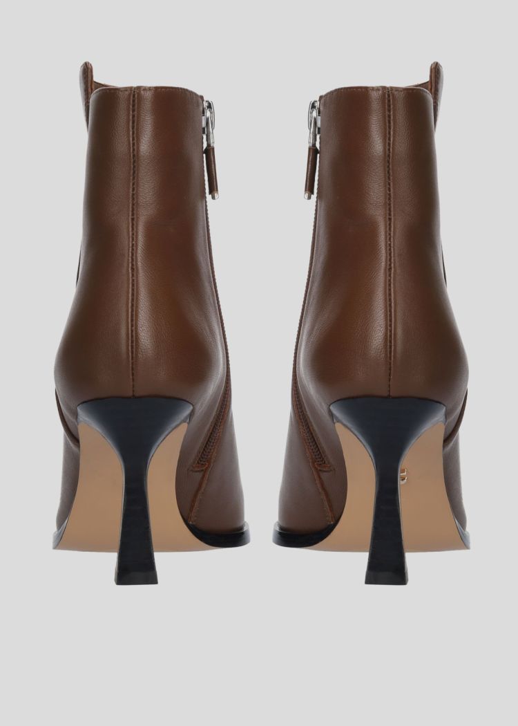 Lola Cruz 17620  Bruin