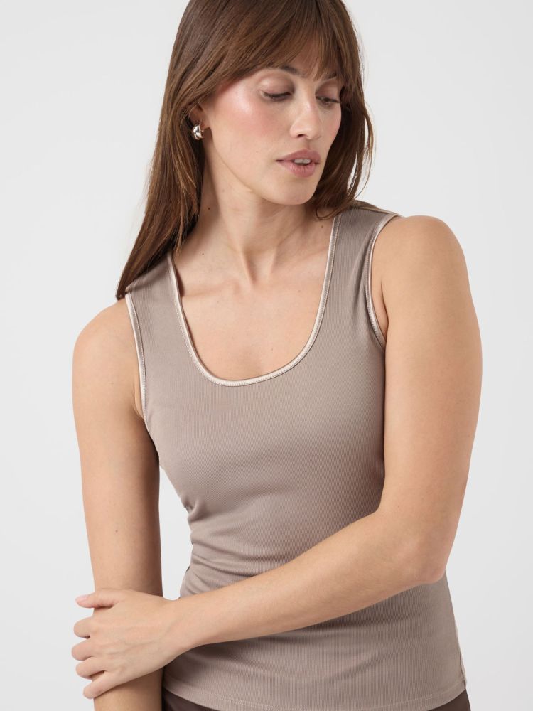 Y.a.s.  26040000 Taupe